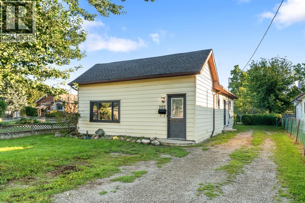 202 Sandys Street, Chatham, Ontario  N7L 3P8 - Photo 2 - 26023165