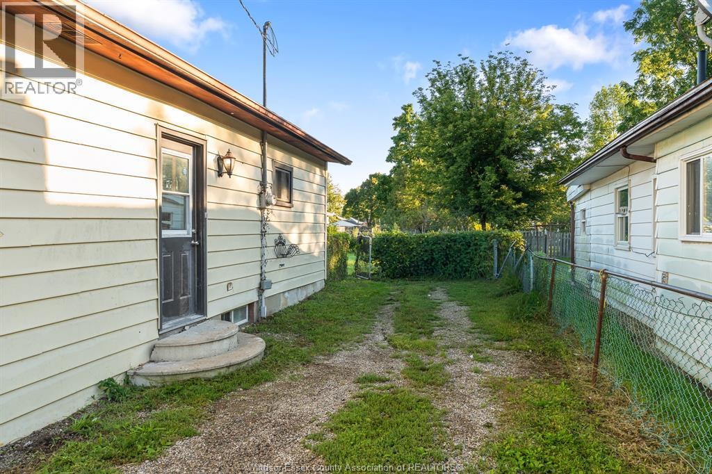 202 Sandys Street, Chatham, Ontario  N7L 3P8 - Photo 3 - 26023165