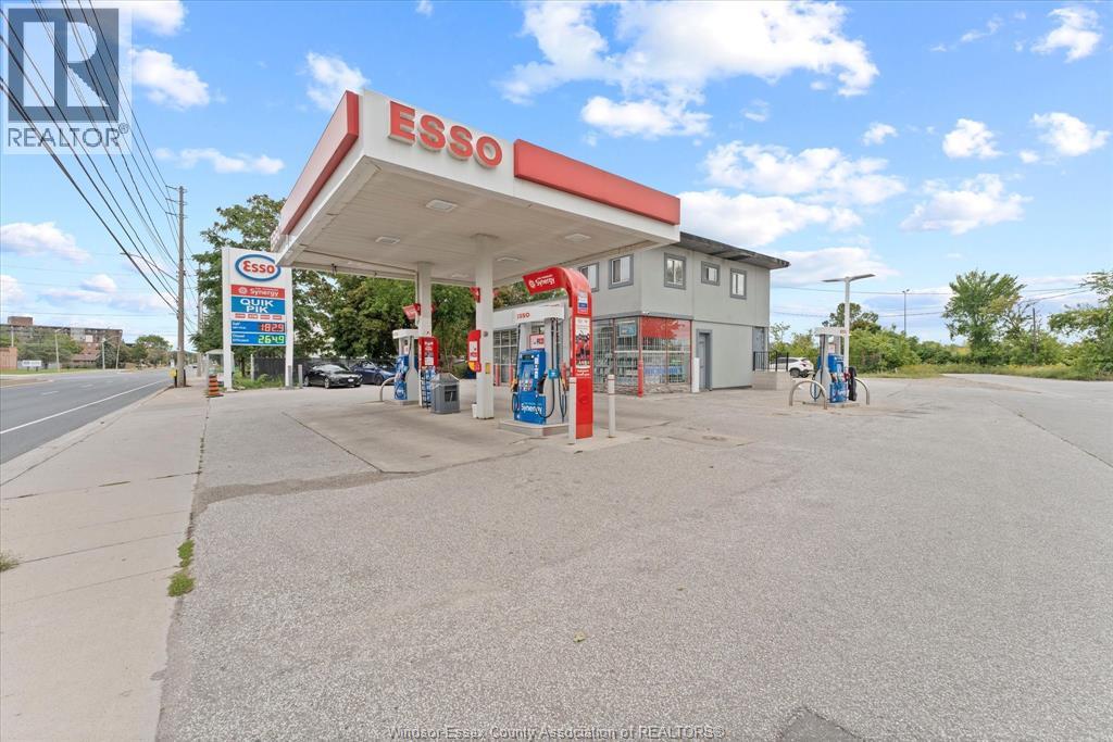 3511 Wyandotte, Windsor, Ontario