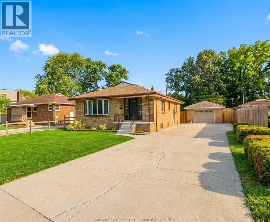 4245 WYANDOTTE STREET East, Windsor, Ontario