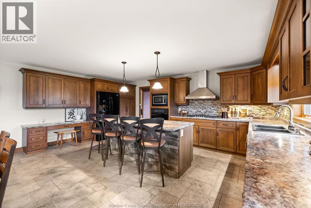 1352 Tecumseh Rd, Lakeshore, Ontario  N0R 1N0 - Photo 16 - 26022957
