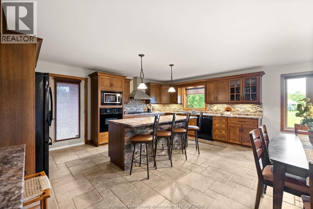 1352 Tecumseh Rd, Lakeshore, Ontario  N0R 1N0 - Photo 18 - 26022957
