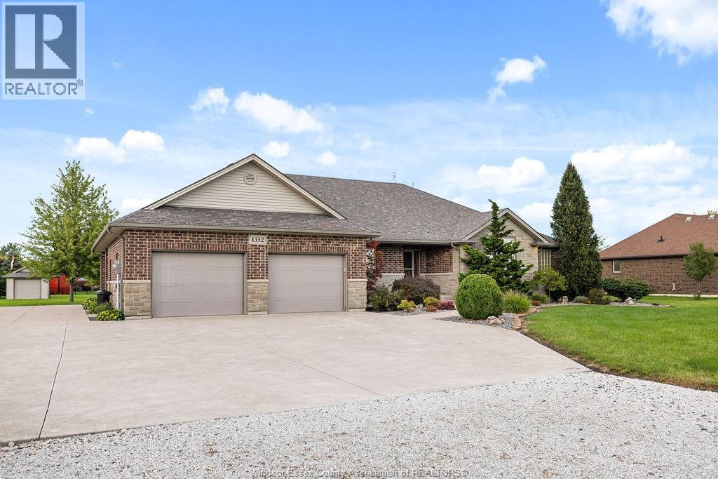 1352 Tecumseh Rd, Lakeshore, Ontario  N0R 1N0 - Photo 3 - 26022957