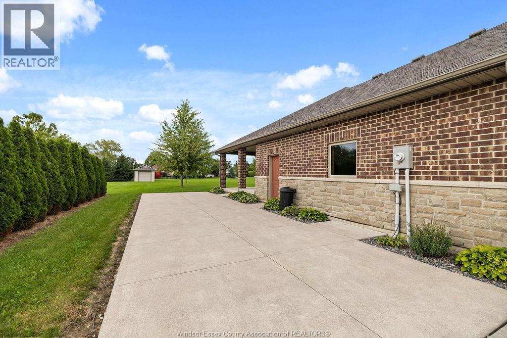 1352 Tecumseh Rd, Lakeshore, Ontario  N0R 1N0 - Photo 39 - 26022957