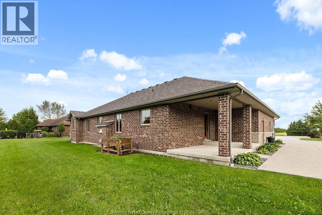 1352 Tecumseh Rd, Lakeshore, Ontario  N0R 1N0 - Photo 41 - 26022957