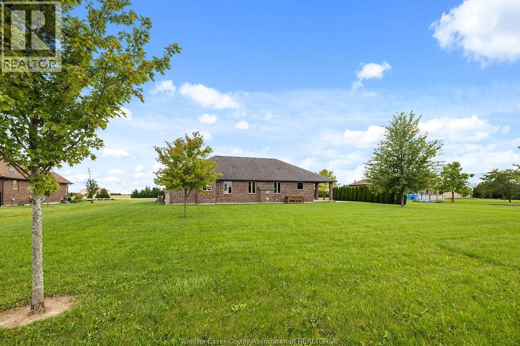 1352 Tecumseh Rd, Lakeshore, Ontario  N0R 1N0 - Photo 44 - 26022957