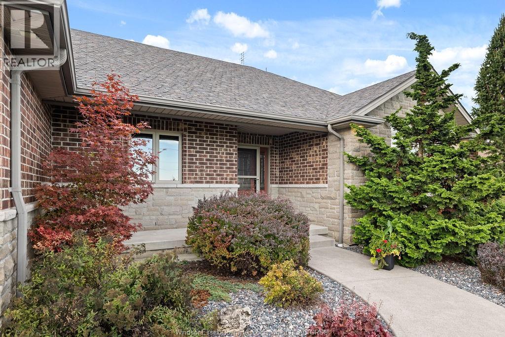 1352 Tecumseh Rd, Lakeshore, Ontario  N0R 1N0 - Photo 7 - 26022957
