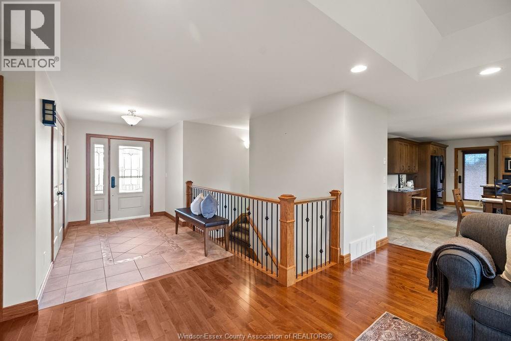 1352 Tecumseh Rd, Lakeshore, Ontario  N0R 1N0 - Photo 9 - 26022957