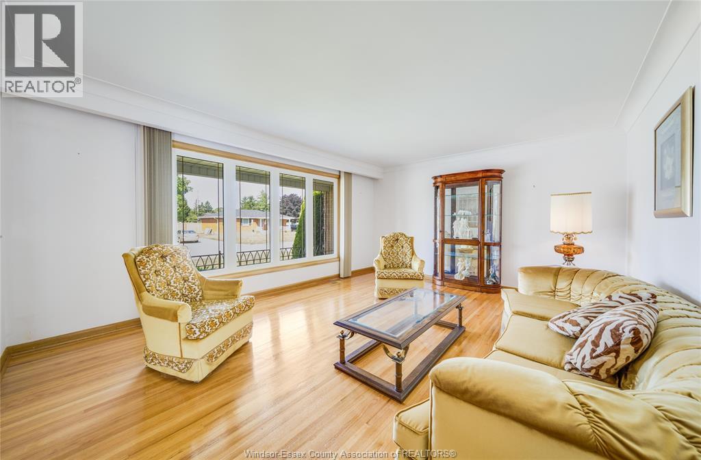 2506 Longfellow Avenue, Windsor, Ontario  N9E 2K9 - Photo 6 - 26023224