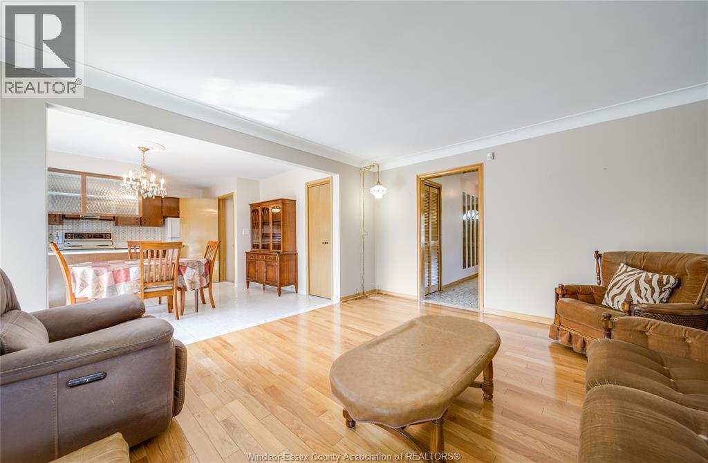 2506 Longfellow Avenue, Windsor, Ontario  N9E 2K9 - Photo 9 - 26023224