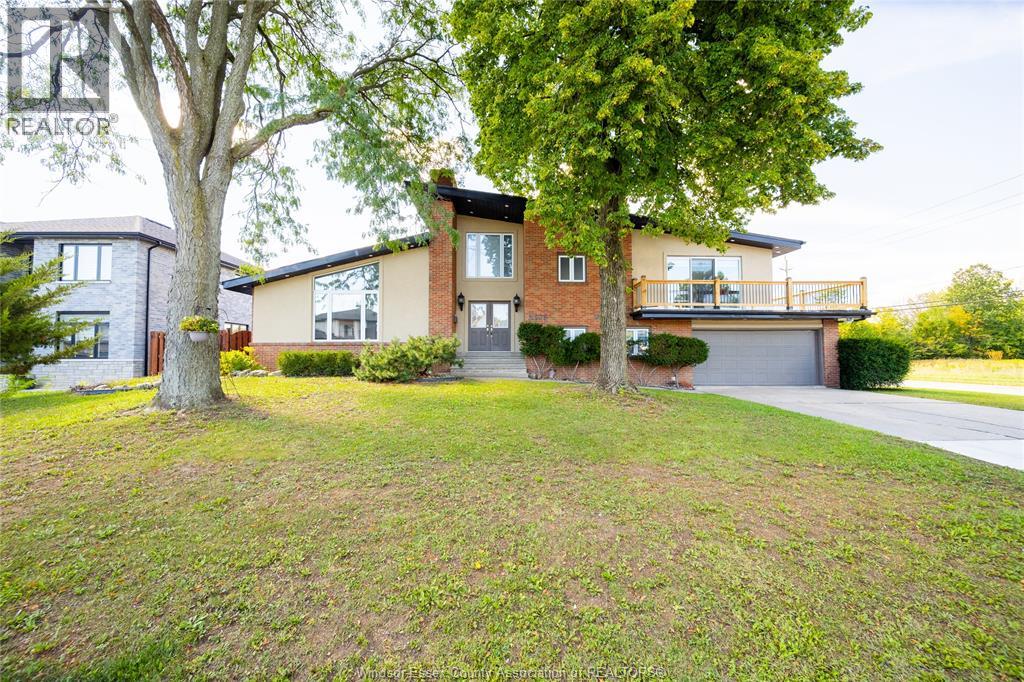 2405 ROXBOROUGH BOULEVARD, Windsor, Ontario