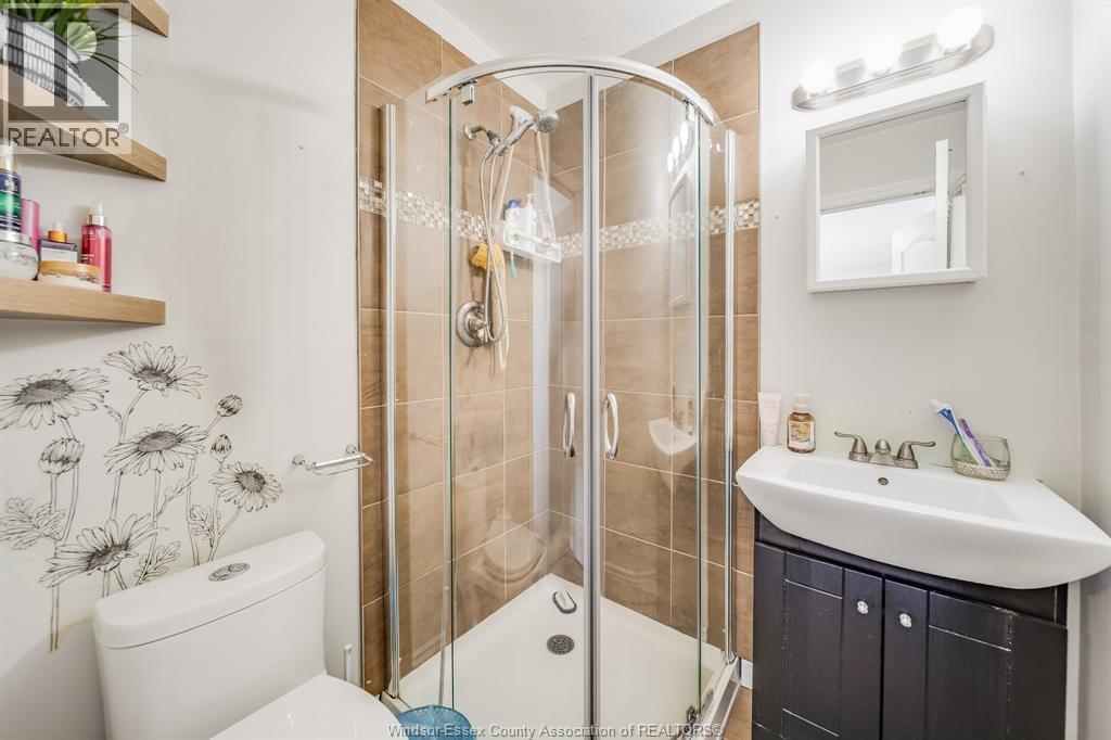 2405 Roxborough Boulevard, Windsor, Ontario  N9E 2Z7 - Photo 24 - 26022913