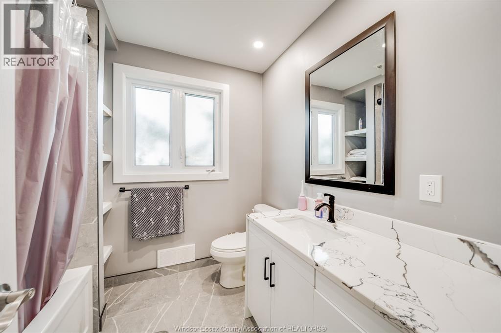 2405 Roxborough Boulevard, Windsor, Ontario  N9E 2Z7 - Photo 32 - 26022913