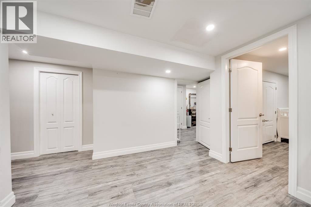 2405 Roxborough Boulevard, Windsor, Ontario  N9E 2Z7 - Photo 33 - 26022913