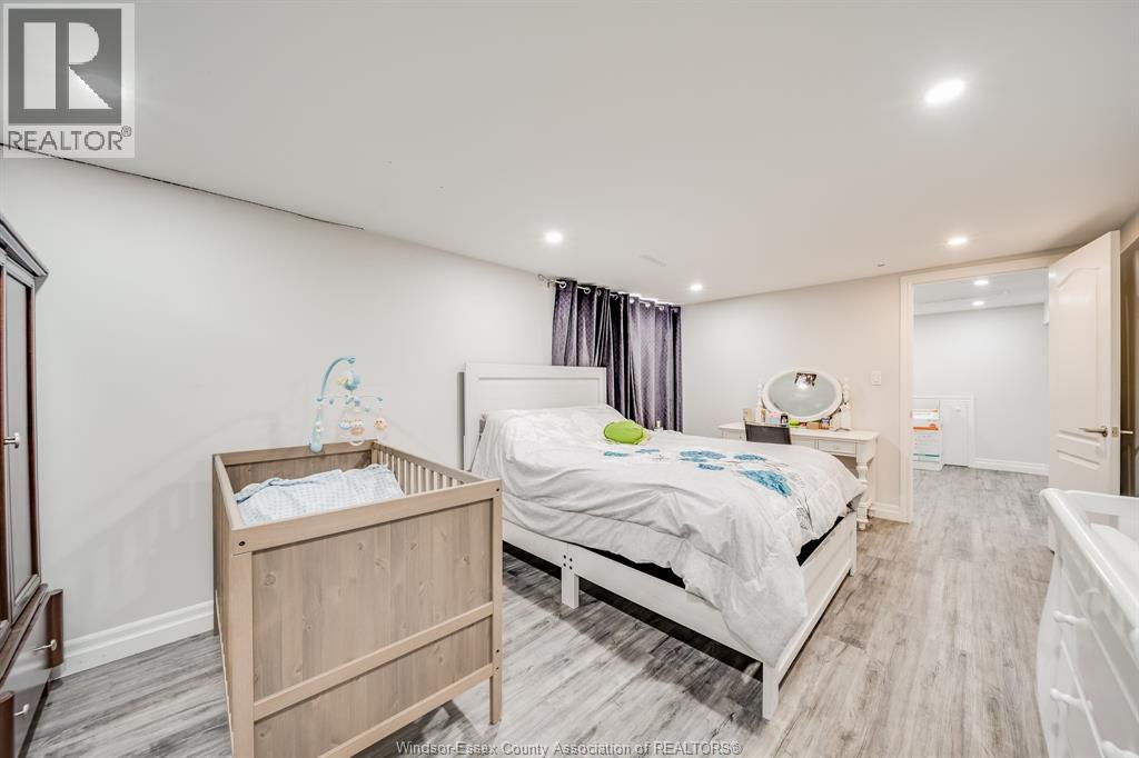 2405 Roxborough Boulevard, Windsor, Ontario  N9E 2Z7 - Photo 35 - 26022913