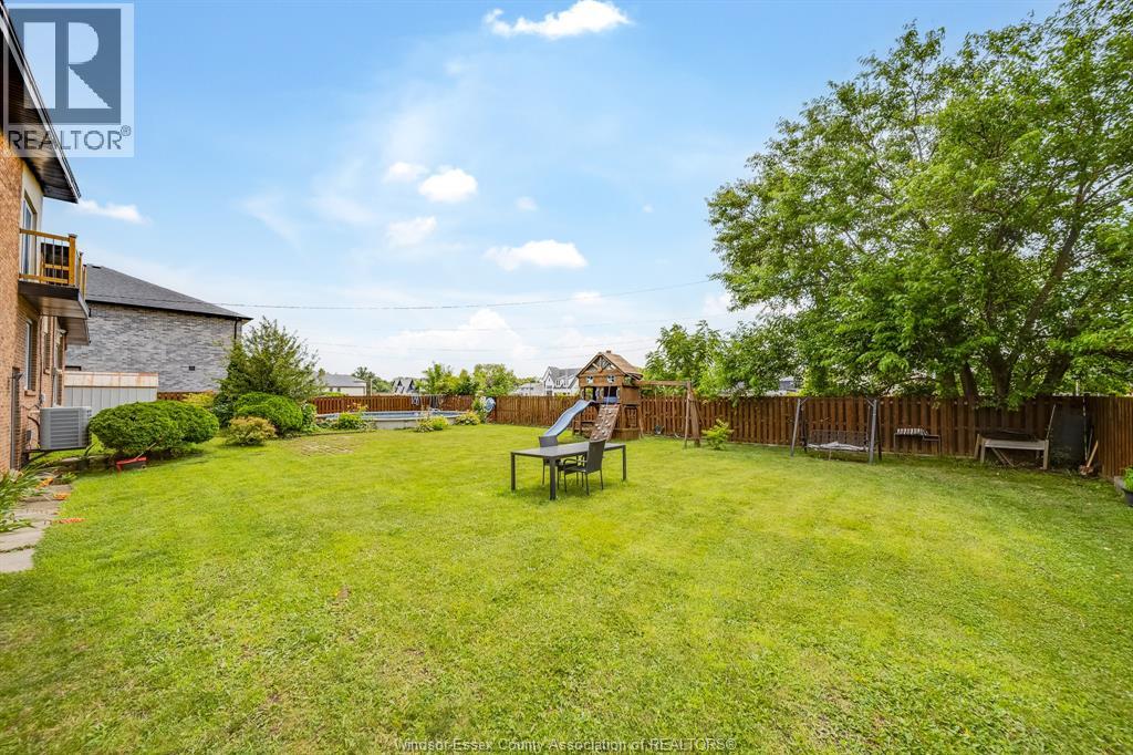2405 Roxborough Boulevard, Windsor, Ontario  N9E 2Z7 - Photo 41 - 26022913