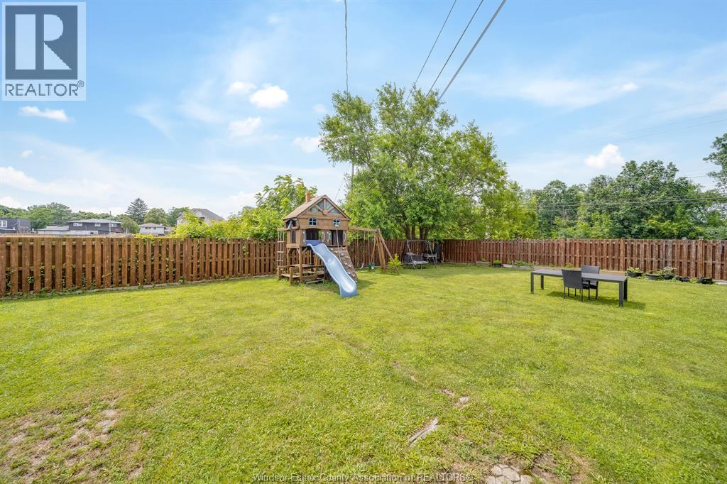 2405 Roxborough Boulevard, Windsor, Ontario  N9E 2Z7 - Photo 43 - 26022913