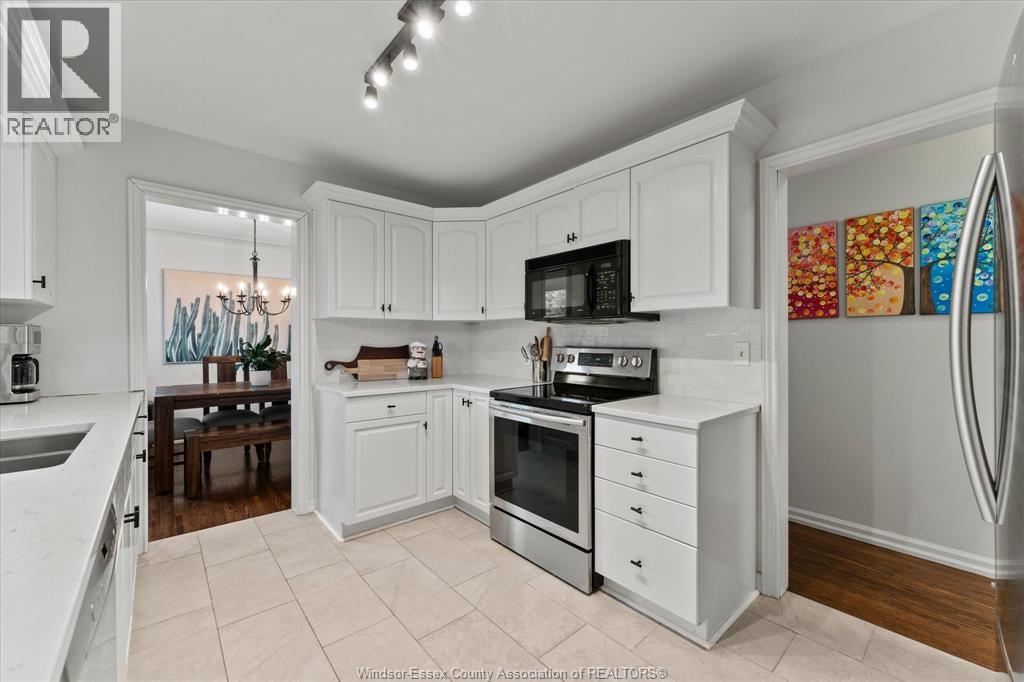 3425 Roxborough Boulevard, Windsor, Ontario  N9E 2Z9 - Photo 10 - 26023158