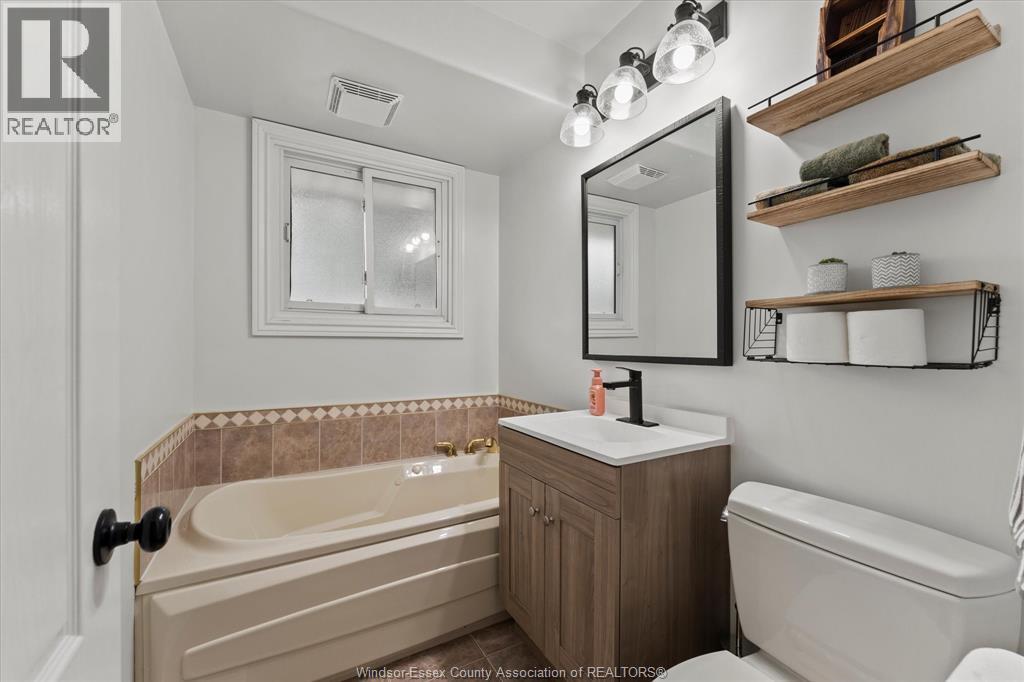 3425 Roxborough Boulevard, Windsor, Ontario  N9E 2Z9 - Photo 13 - 26023158