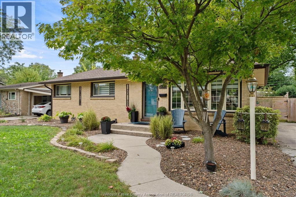3425 Roxborough Boulevard, Windsor, Ontario  N9E 2Z9 - Photo 2 - 26023158