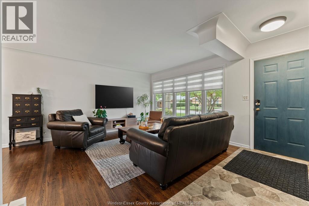 3425 Roxborough Boulevard, Windsor, Ontario  N9E 2Z9 - Photo 4 - 26023158