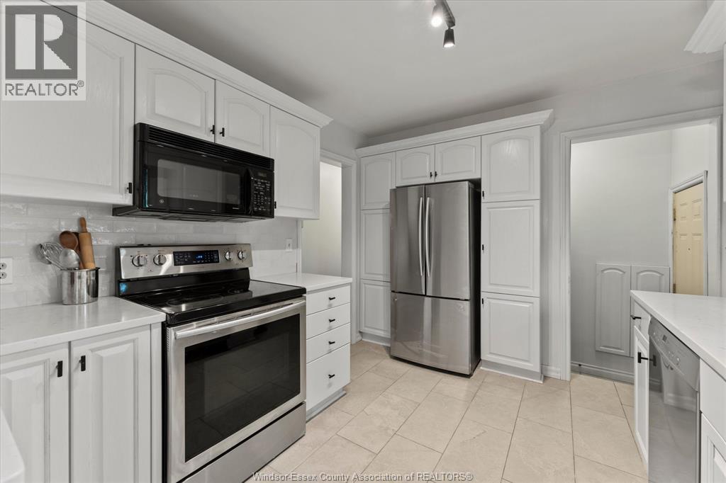 3425 Roxborough Boulevard, Windsor, Ontario  N9E 2Z9 - Photo 8 - 26023158