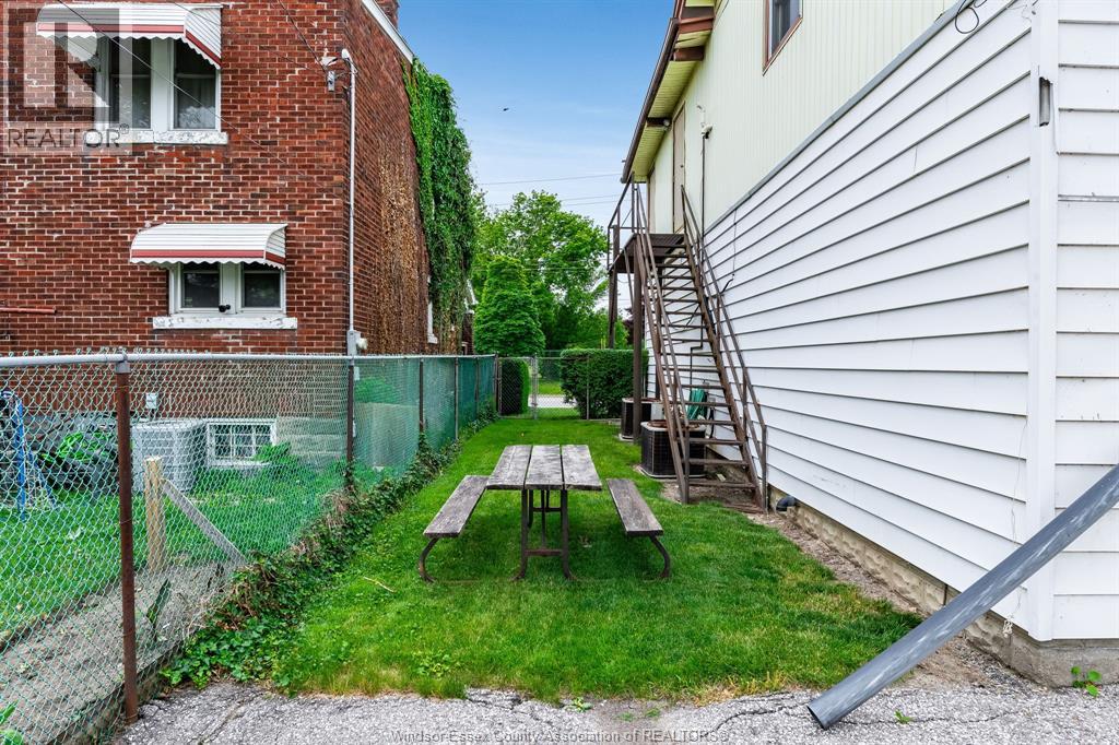 2330-2334 Mcdougall, Windsor, Ontario  N8X 3N4 - Photo 43 - 26023133