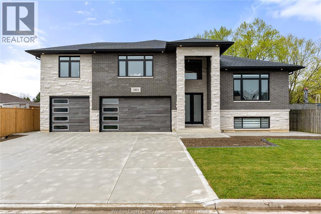 3161 MCROBBIE, Windsor, Ontario