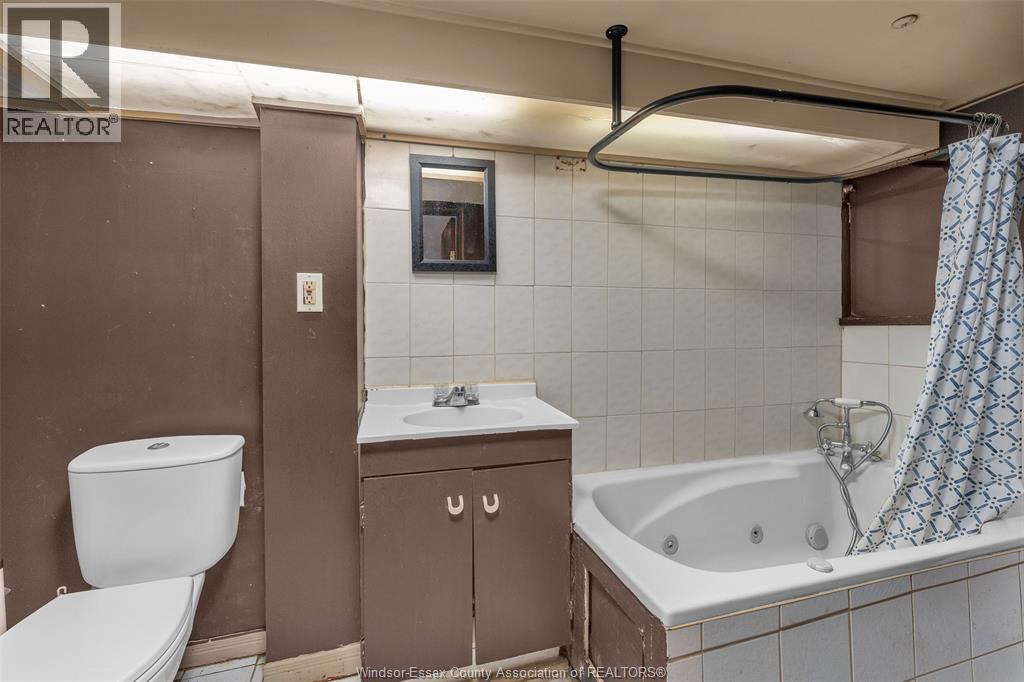 559 Assumption, Windsor, Ontario  N9A 3B3 - Photo 19 - 26023223
