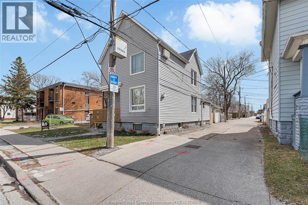 559 Assumption, Windsor, Ontario  N9A 3B3 - Photo 3 - 26023223