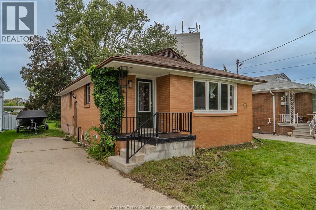 257 Dieppe Street, Windsor, Ontario  N8S 3V1 - Photo 2 - 26023263