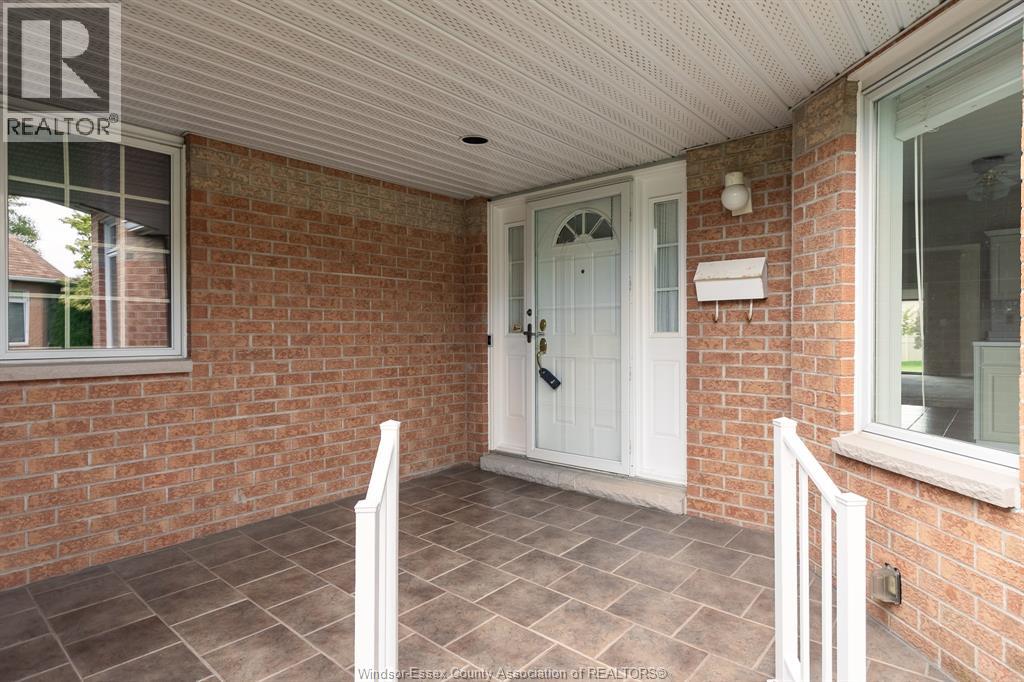 4653 Dali Court, Windsor, Ontario  N9G 2M8 - Photo 2 - 26023086