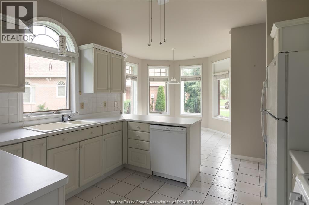 4653 Dali Court, Windsor, Ontario  N9G 2M8 - Photo 5 - 26023086