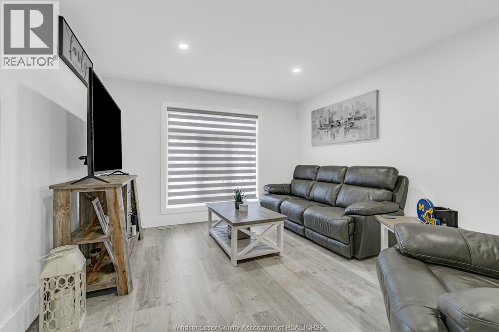 80 Laird, Essex, Ontario  N8M 1S1 - Photo 3 - 26023225