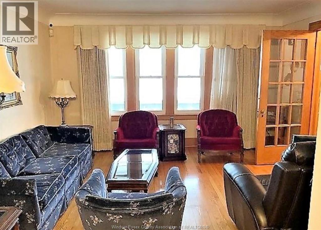 972 Parent, Windsor, Ontario  N9A 2E3 - Photo 3 - 26023220