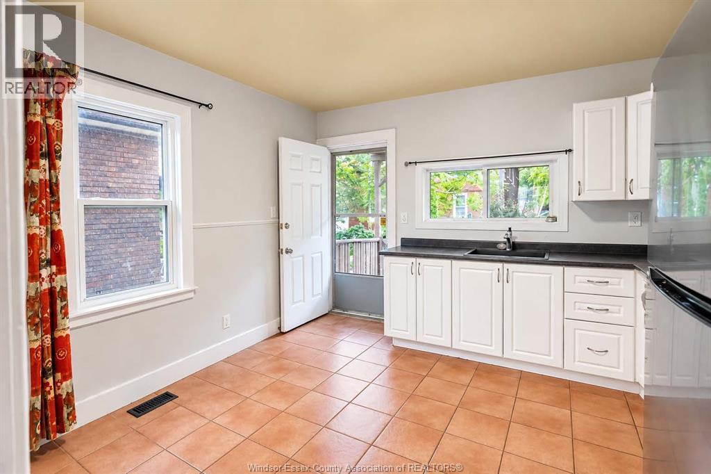 1349 Goyeau, Windsor, Ontario  N8X 3K9 - Photo 9 - 26023289