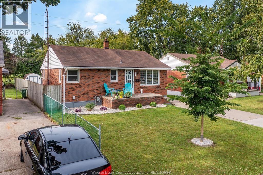 1215 Chappell, Windsor, Ontario  N9C 3C8 - Photo 2 - 26023273