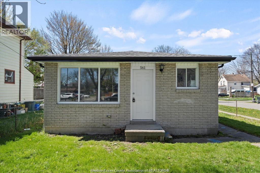 561 CHIPPAWA STREET, Windsor, Ontario