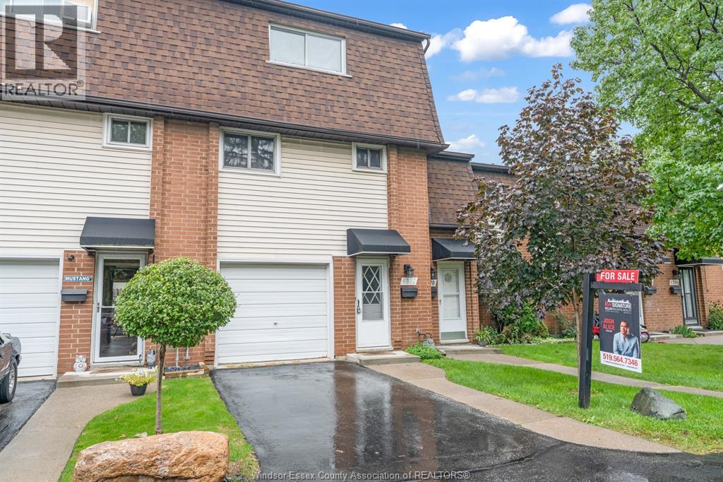 6312 Thornberry, Windsor, Ontario  N8T 3A2 - Photo 2 - 26023320