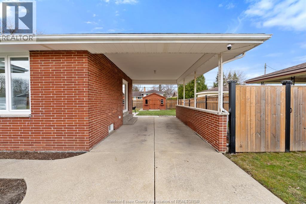 735 Lounsborough, Windsor, Ontario  N9G 1G1 - Photo 2 - 26023364