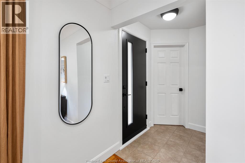 735 Lounsborough, Windsor, Ontario  N9G 1G1 - Photo 4 - 26023364