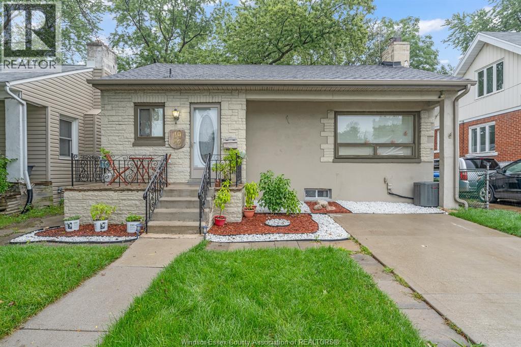 1952 Pillette, Windsor, Ontario  N8T 1P3 - Photo 2 - 26023374