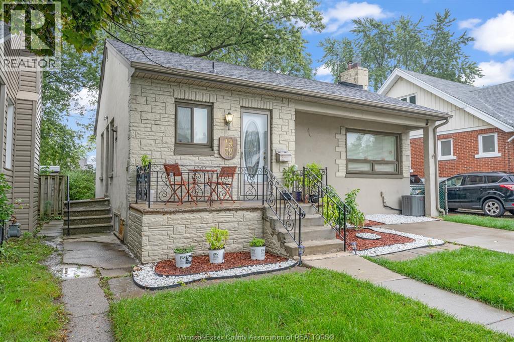 1952 Pillette, Windsor, Ontario  N8T 1P3 - Photo 3 - 26023374