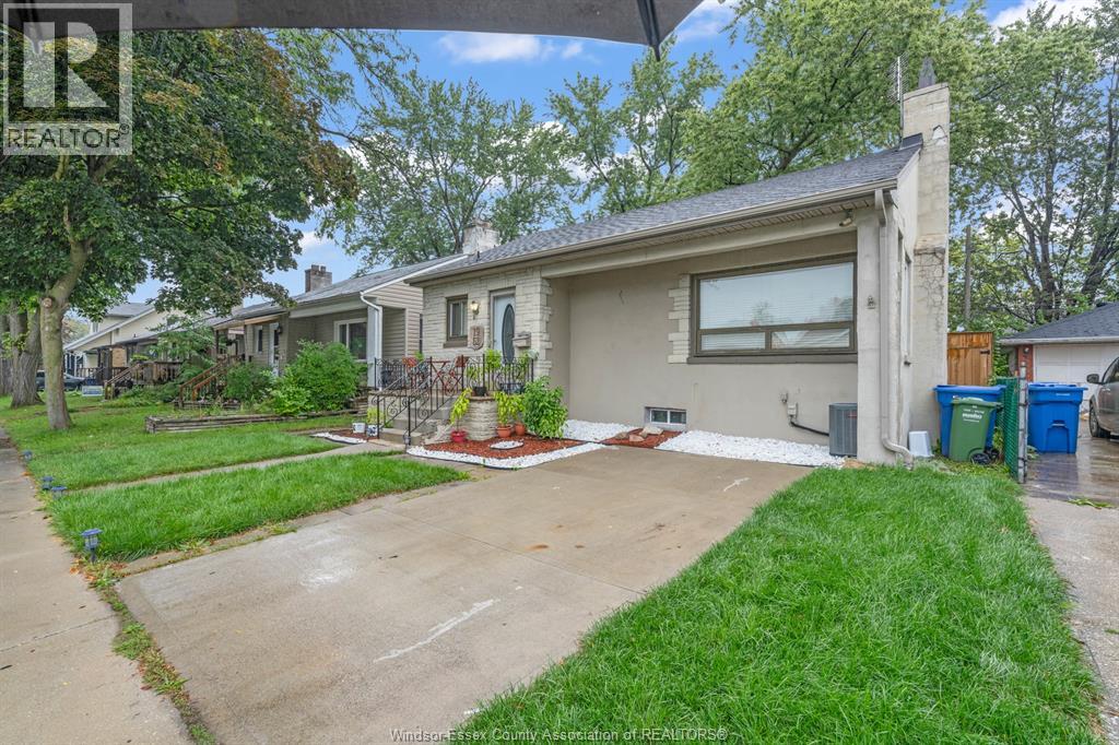 1952 Pillette, Windsor, Ontario  N8T 1P3 - Photo 4 - 26023374