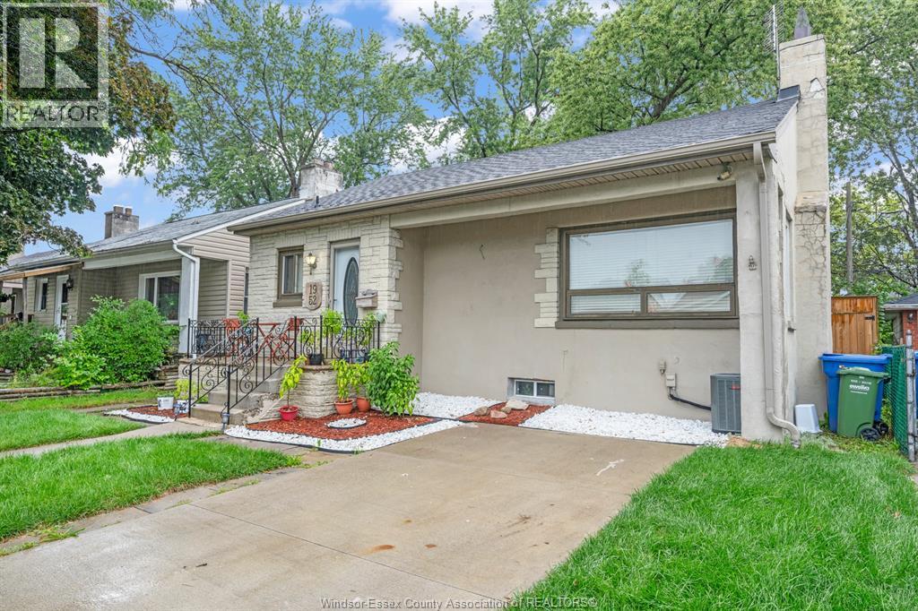 1952 Pillette, Windsor, Ontario  N8T 1P3 - Photo 5 - 26023374