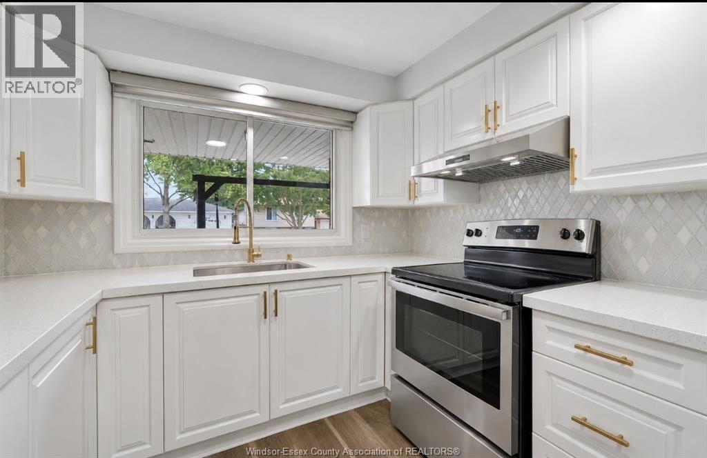 9335 Esplanade, Windsor, Ontario  N8R 1J3 - Photo 2 - 26023395