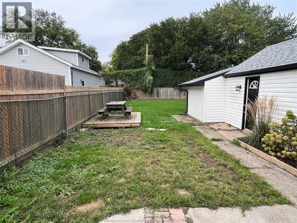 1553 South Cameron, Windsor, Ontario  N9B 3C8 - Photo 11 - 26023399
