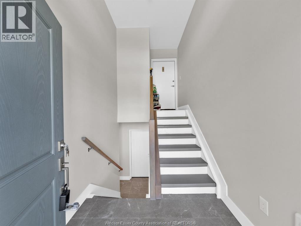 324 Sweetman Avenue, Essex, Ontario  N8M 2Z5 - Photo 11 - 26023412