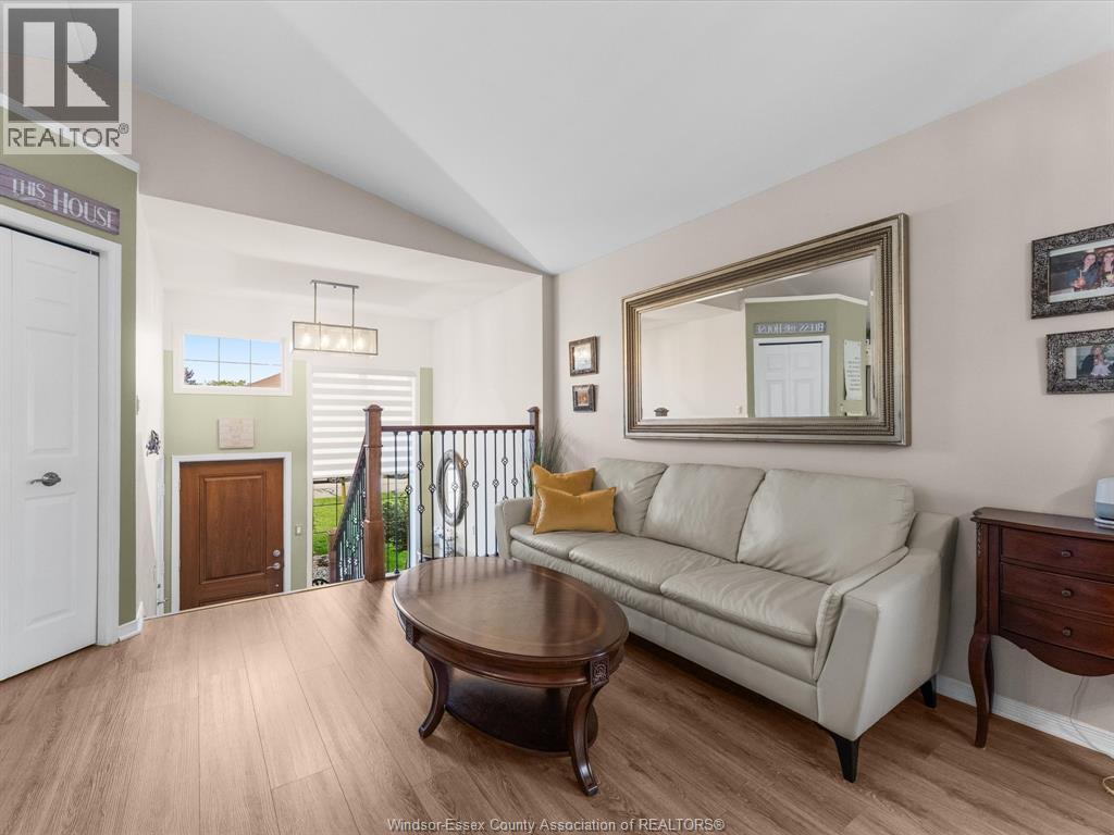 908 Michael Drive, Tecumseh, Ontario  N8N 5A4 - Photo 4 - 26023387