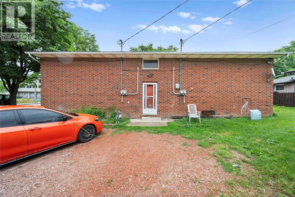 915 Lena, Windsor, Ontario  N9C 3K1 - Photo 12 - 26023422